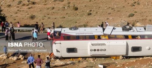 مسئولان حادثه اتوبوس خبرنگاران بدون عذرخواهی صندلی هایشان را ترک کردند