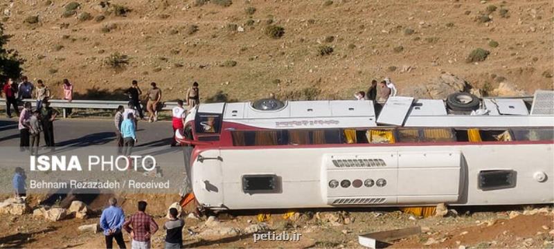 مسئولان حادثه اتوبوس خبرنگاران بدون عذرخواهی صندلی هایشان را ترک کردند