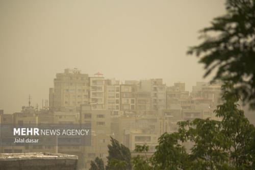 خیزش گرد وخاک در ۱۳ استان