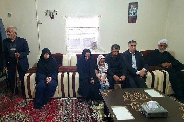 دیدار شینا انصاری با خانواده شهید مرتضی شفیعی