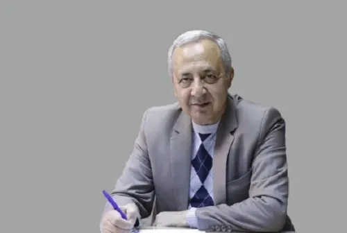 امروز یا نوه داری می کنم یا در بین هزاران کتاب نخوانده ام می گردم