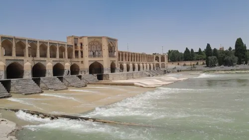هوای آلوده اصفهان برای سومین روز پی در پی وضعیت 2 شهر مجاور قرمز ماند