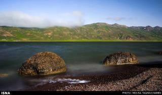 دریاچه نئور می ماند؟