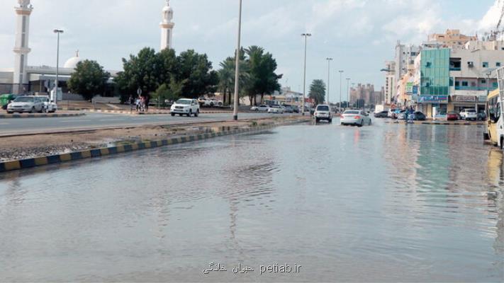 بارش شدید باران مدارس امارات را تعطیل كرد بعلاوه عكس