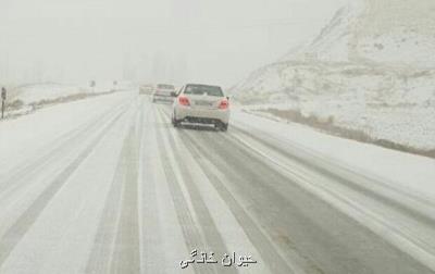 یخبندان و لغزندگی جاده ها و معابر شهری به دنبال بارش برف